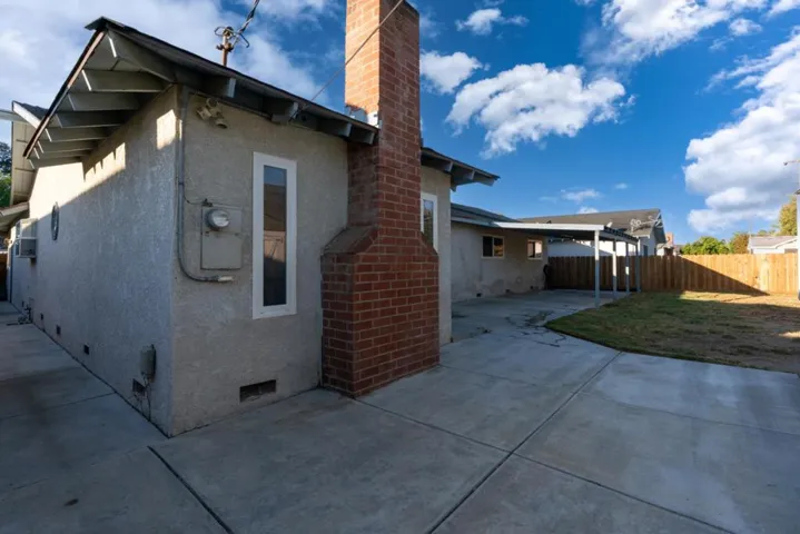 1062 Madison Avenue, Los Banos, California 93635