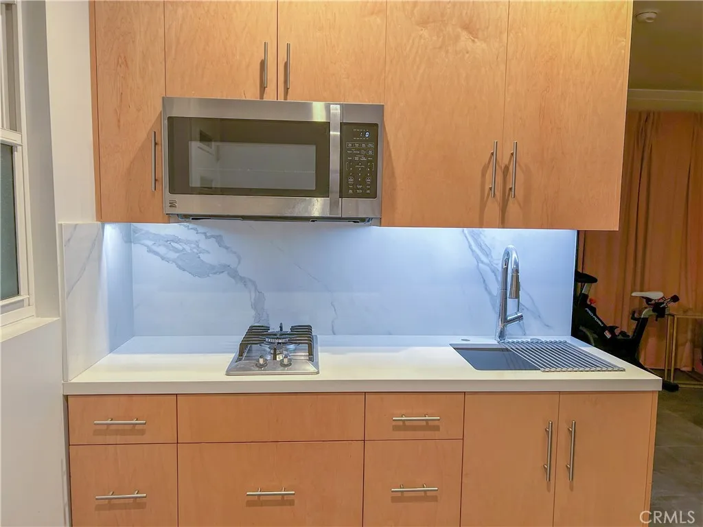 6641 Gerald Avenue, Van Nuys, California 91406 home-pic-43