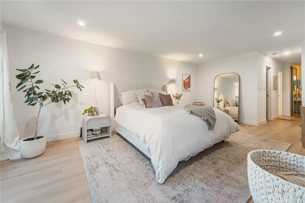 5440 Lindley 201, Encino, California 91316 home-pic-24