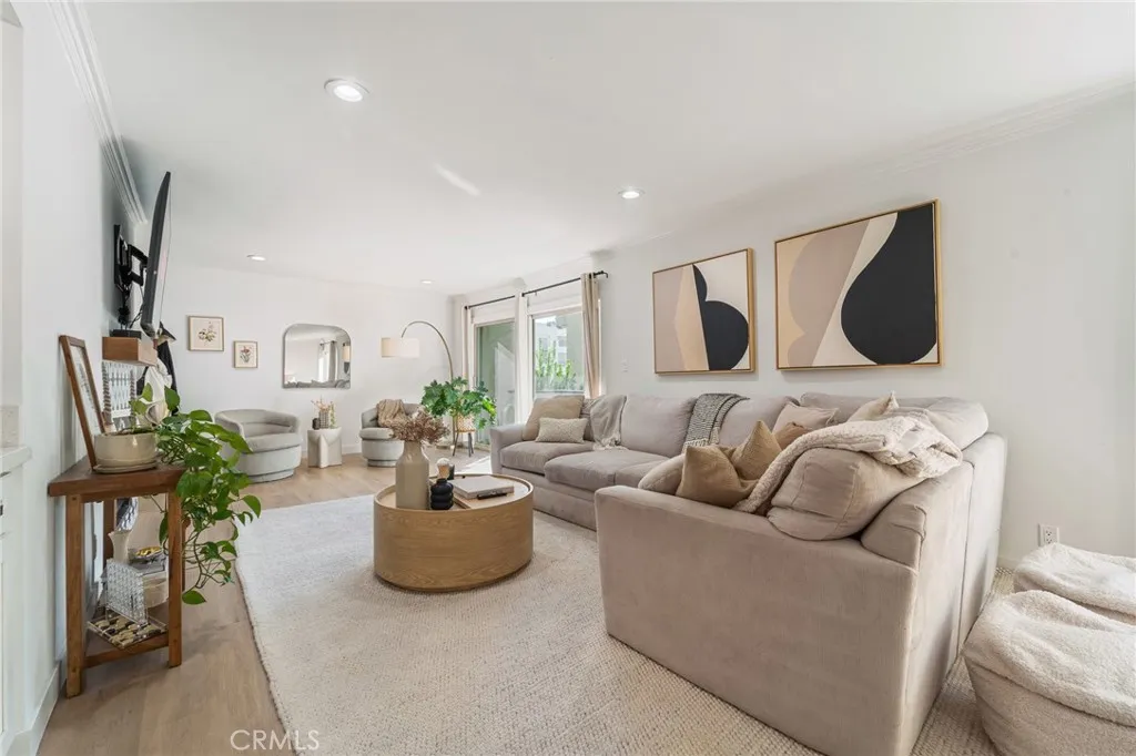 5440 Lindley 201, Encino, California 91316 home-pic-3