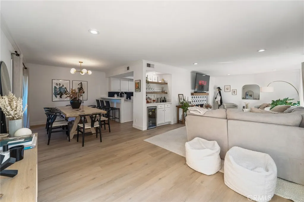 5440 Lindley 201, Encino, California 91316 home-pic-6