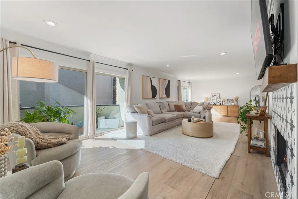 5440 Lindley 201, Encino, California 91316 home-pic-0