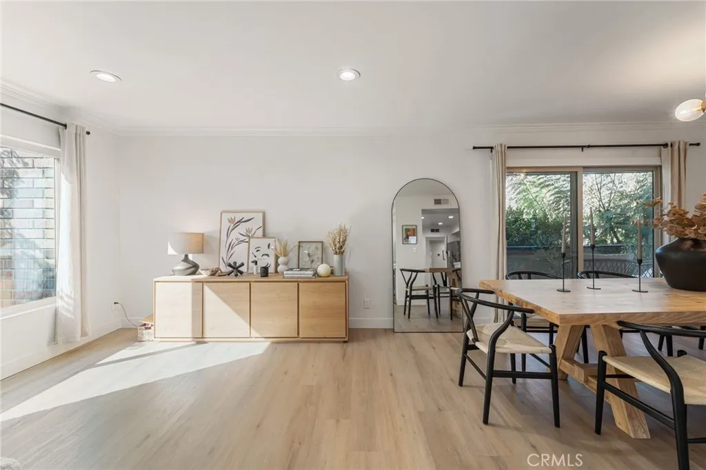 5440 Lindley 201, Encino, California 91316 home-pic-8