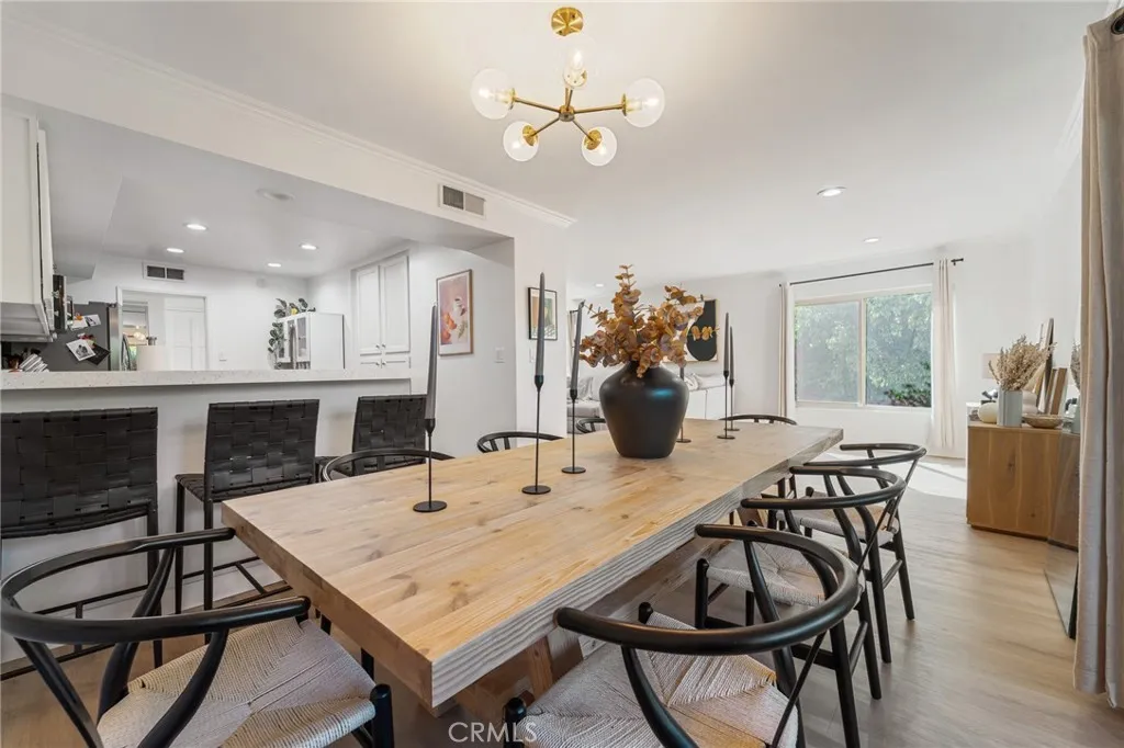 5440 Lindley 201, Encino, California 91316 home-pic-11