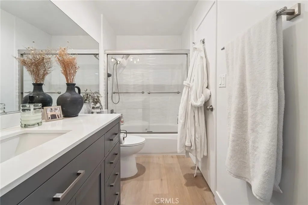 5440 Lindley 201, Encino, California 91316 home-pic-17