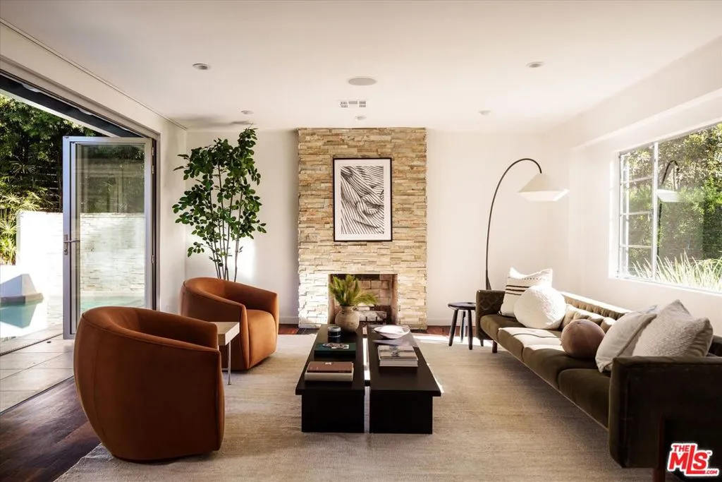 2409 N Vermont Avenue, Los Angeles, California 90027 home-pic-5