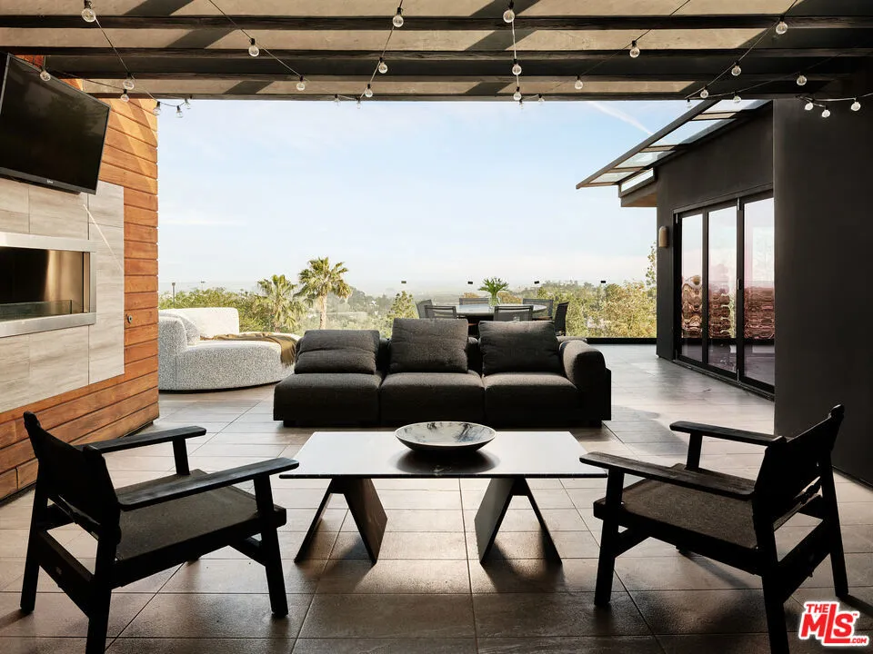 2442 Banyan Drive, Los Angeles, California 90049 home-pic-26