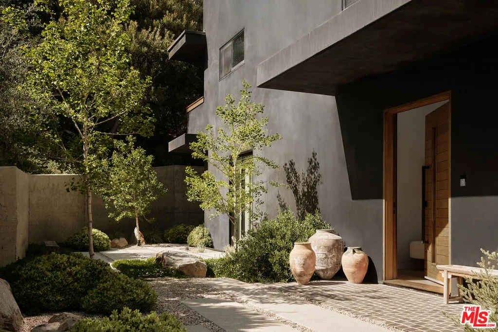 2442 Banyan Drive, Los Angeles, California 90049 home-pic-4