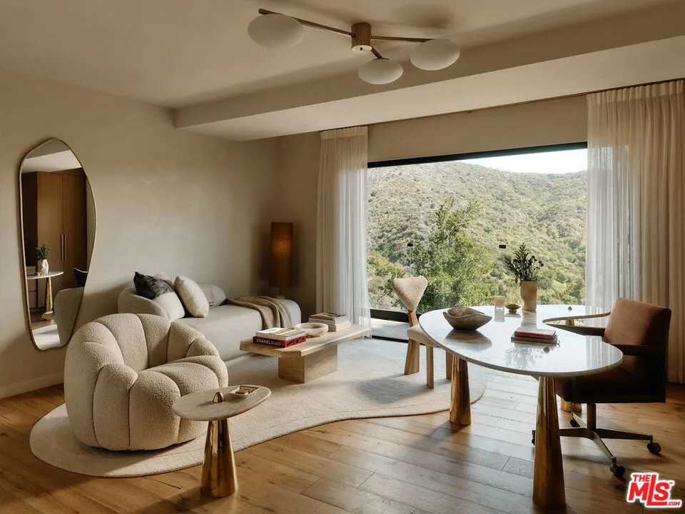 2442 Banyan Drive, Los Angeles, California 90049 home-pic-16