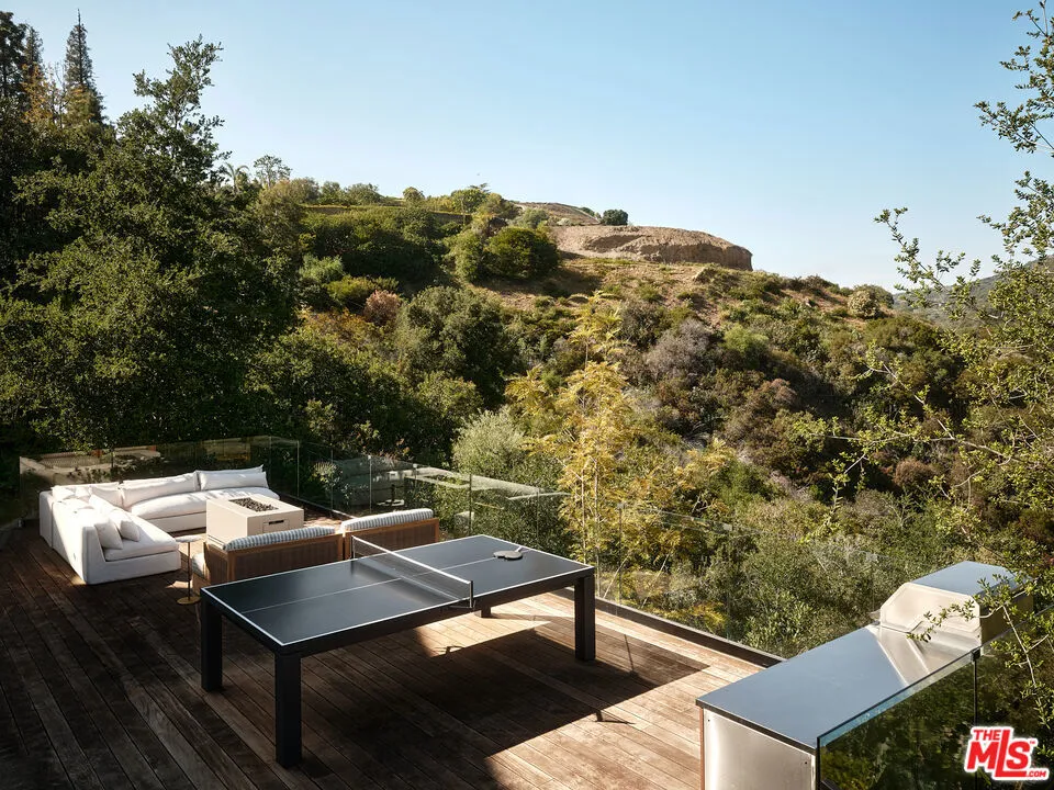 2442 Banyan Drive, Los Angeles, California 90049 home-pic-8