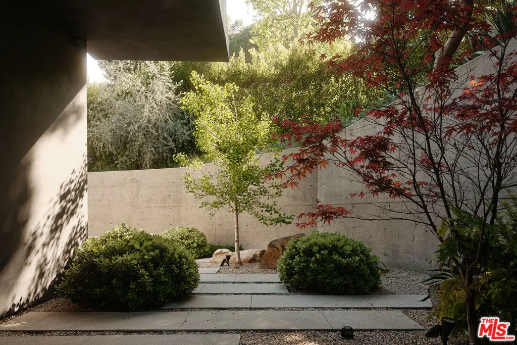 2442 Banyan Drive, Los Angeles, California 90049 home-pic-5