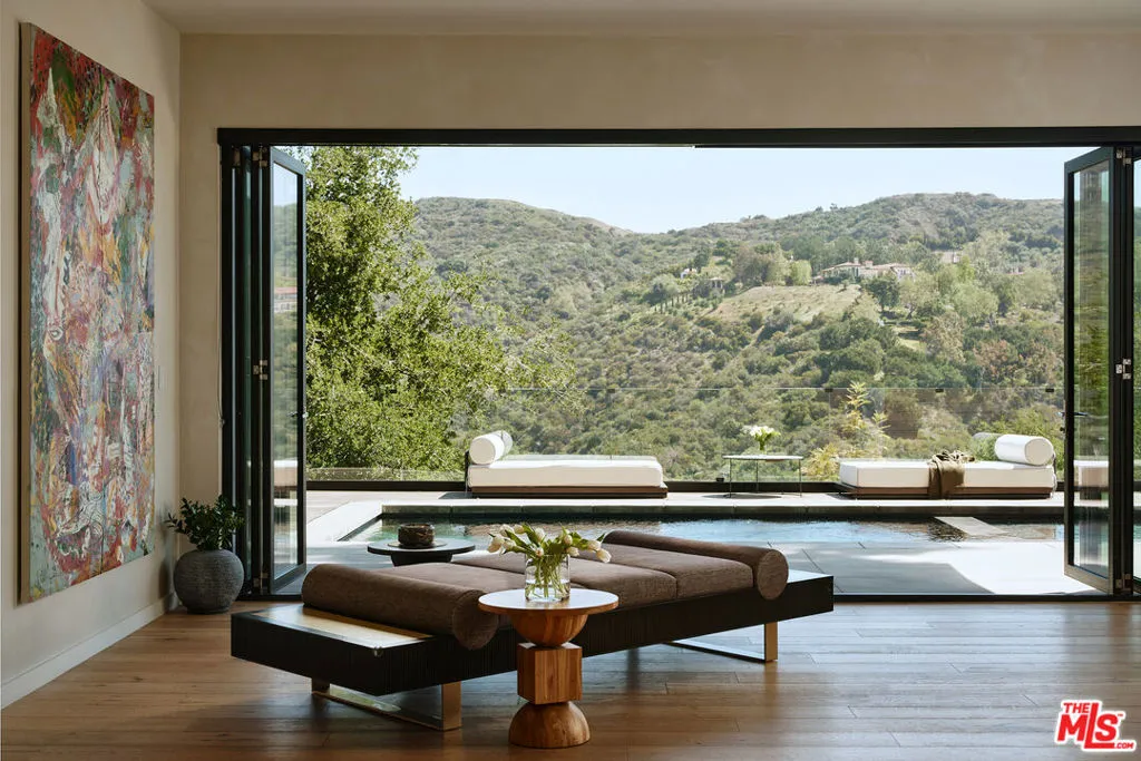 2442 Banyan Drive, Los Angeles, California 90049 home-pic-1