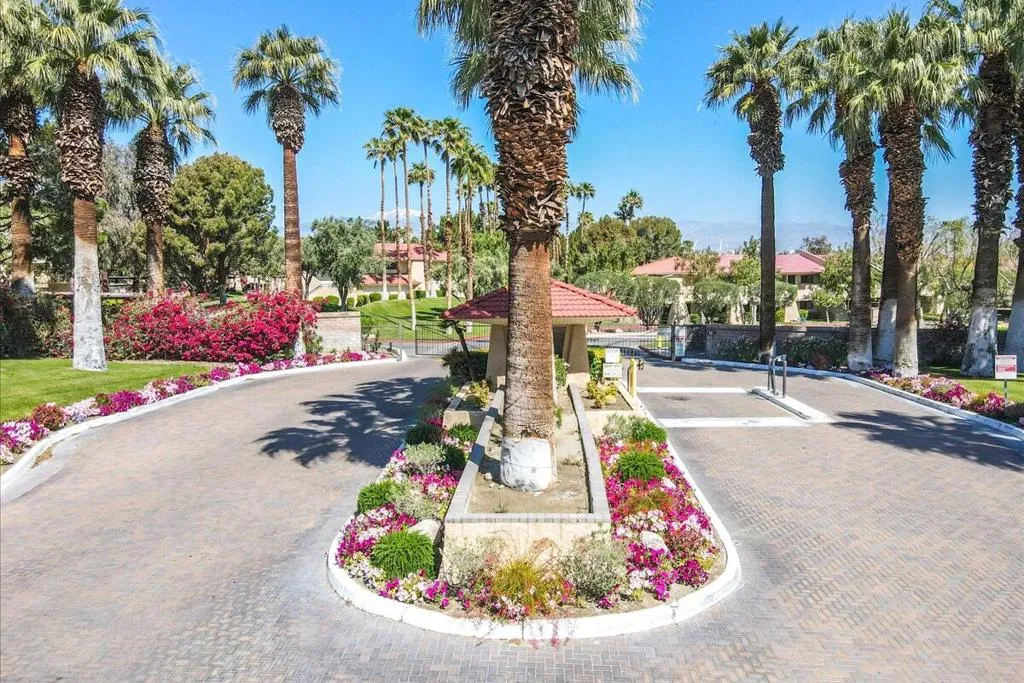 2812 N Auburn Court 206, Palm Springs, California 92262 home-pic-35