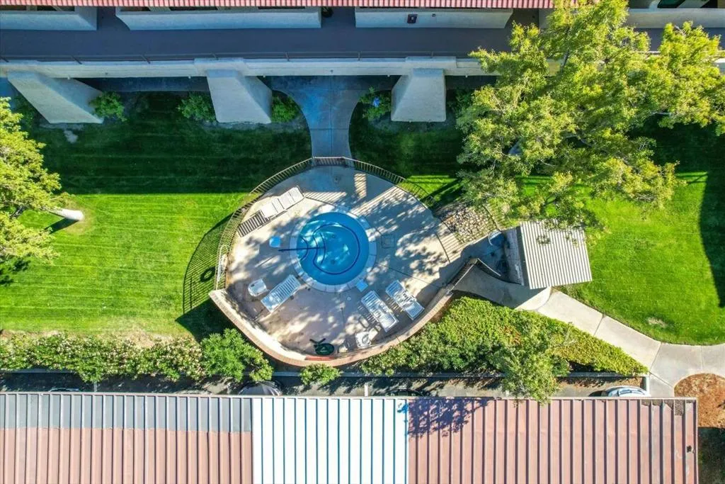 2812 N Auburn Court 206, Palm Springs, California 92262 home-pic-27