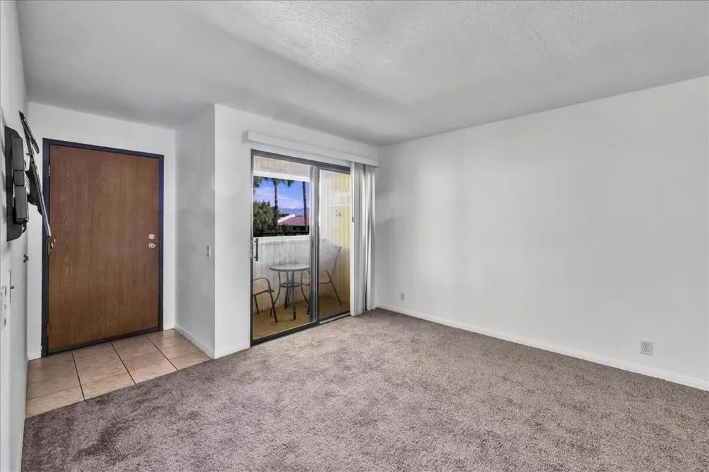 2812 N Auburn Court 206, Palm Springs, California 92262 home-pic-7