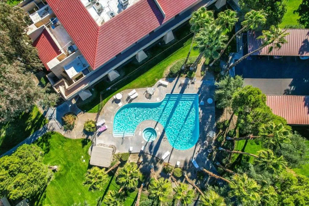 2812 N Auburn Court 206, Palm Springs, California 92262 home-pic-29