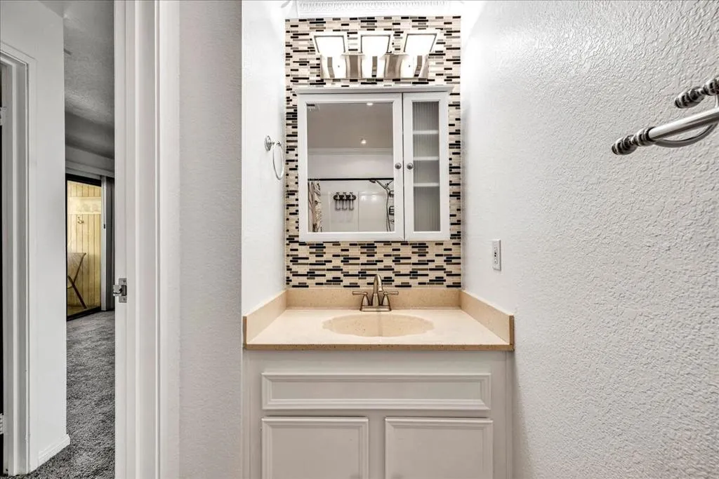 2812 N Auburn Court 206, Palm Springs, California 92262 home-pic-19