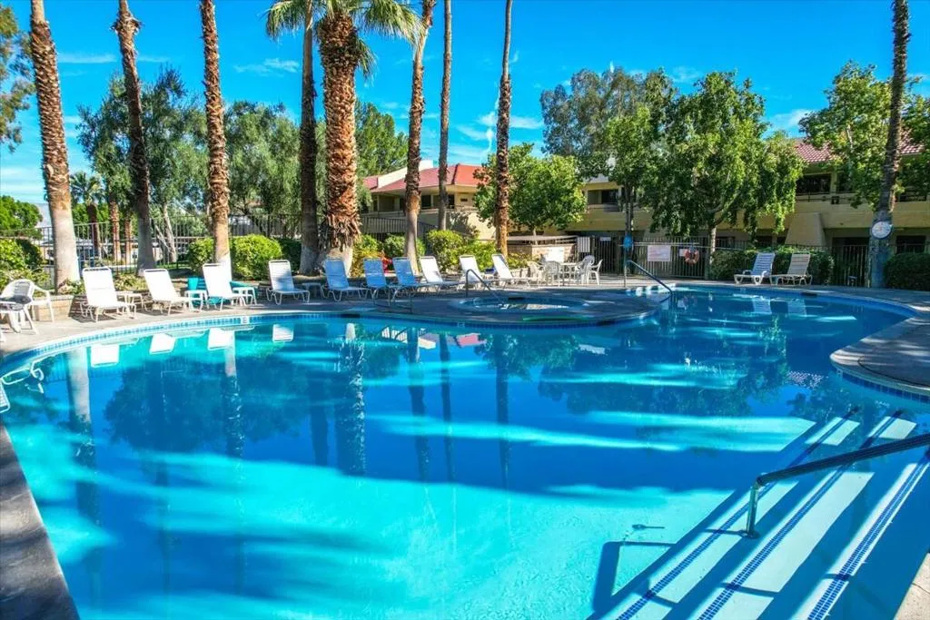 2812 N Auburn Court 206, Palm Springs, California 92262 home-pic-28