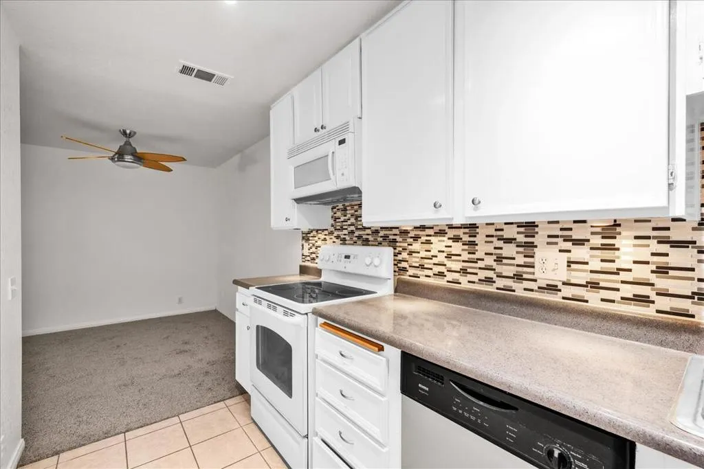 2812 N Auburn Court 206, Palm Springs, California 92262 home-pic-13