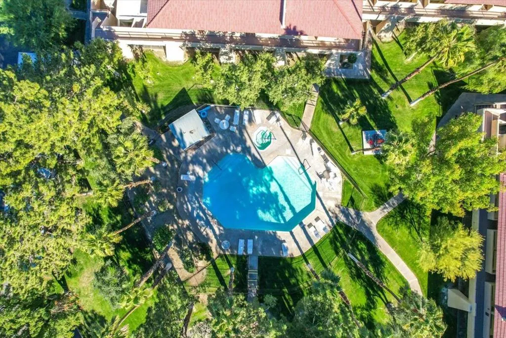 2812 N Auburn Court 206, Palm Springs, California 92262 home-pic-31
