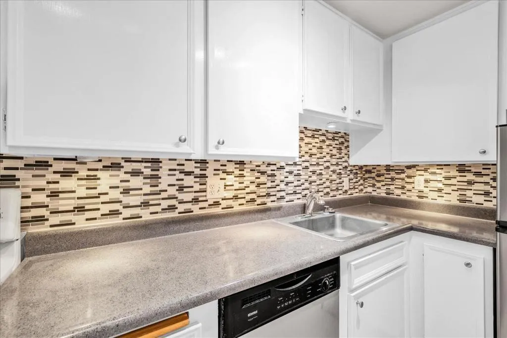 2812 N Auburn Court 206, Palm Springs, California 92262 home-pic-14
