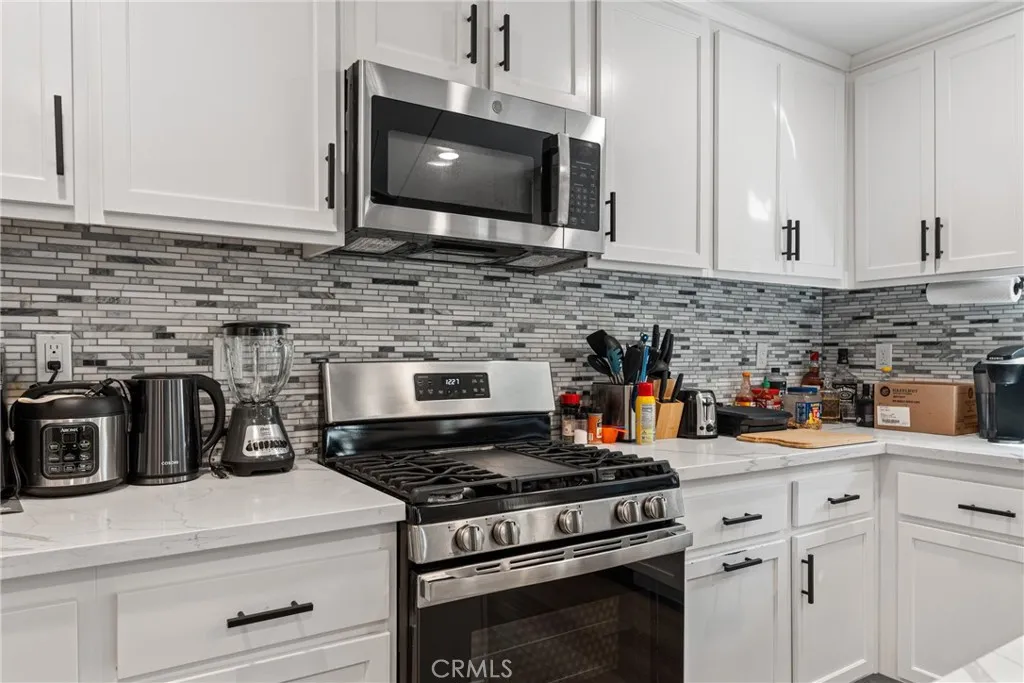 32921 Middlegate, Lake Elsinore, California 92530 home-pic-12