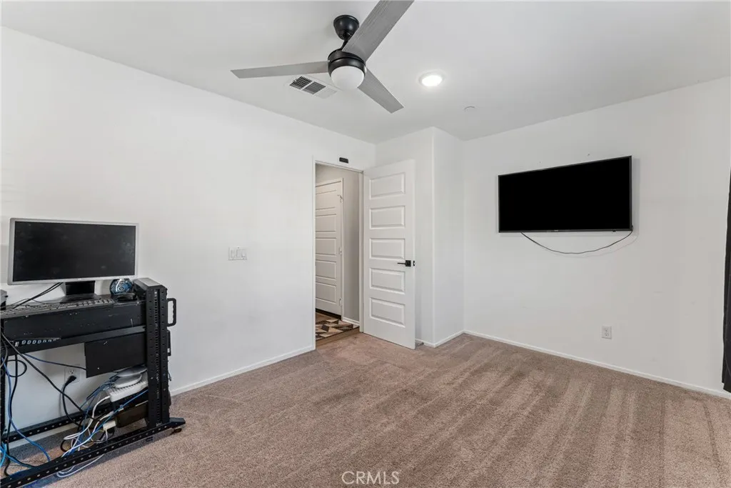 32921 Middlegate, Lake Elsinore, California 92530 home-pic-15