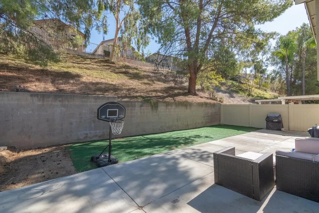 16210 Hidden Cove, Riverside, California 92503 home-pic-26