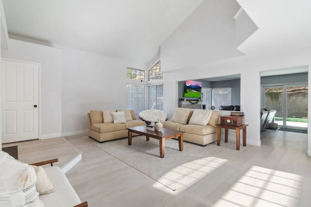16210 Hidden Cove, Riverside, California 92503 home-pic-2