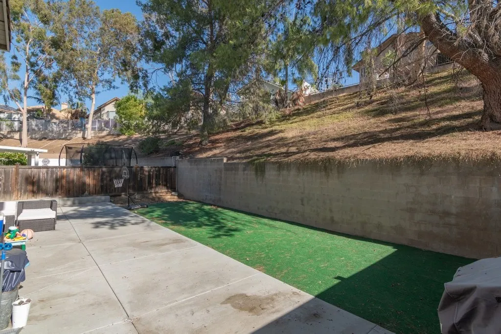 16210 Hidden Cove, Riverside, California 92503 home-pic-24