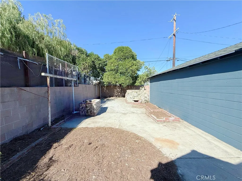 923 E 98th Street, Los Angeles, California 90002 home-pic-18