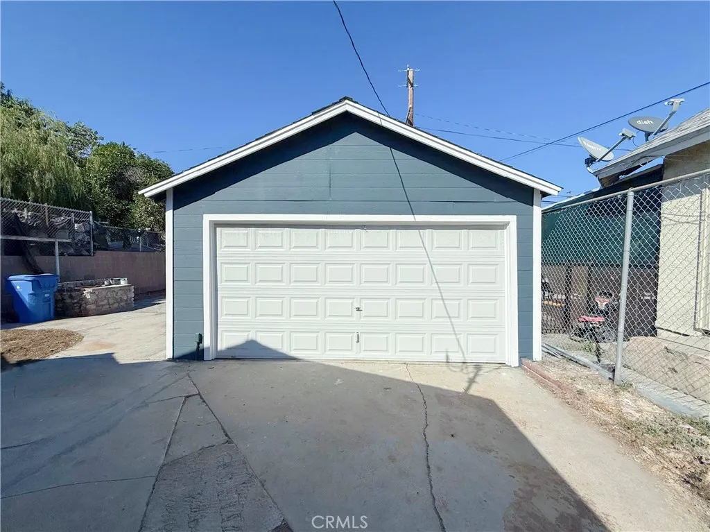 923 E 98th Street, Los Angeles, California 90002 home-pic-19