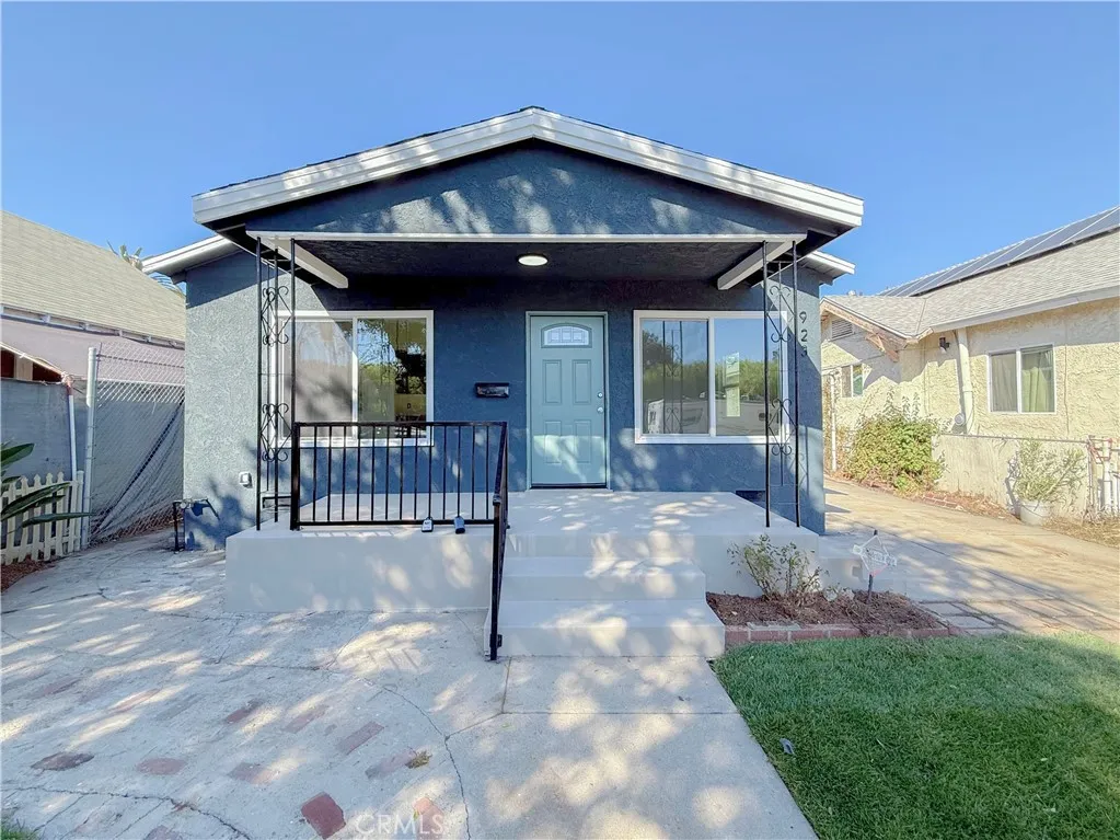 923 E 98th Street, Los Angeles, California 90002 home-pic-2