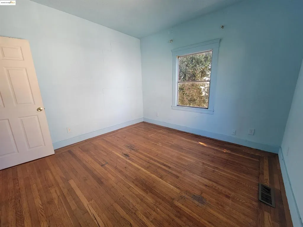 2001 E 27th St, Oakland, California 94606 home-pic-15