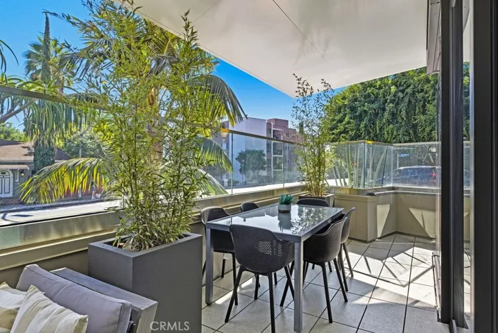 Long front patio (approx 25' wide)
