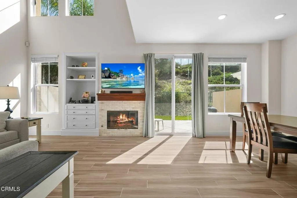 596 Fenwick Way C, Simi Valley, California 93065 home-pic-0