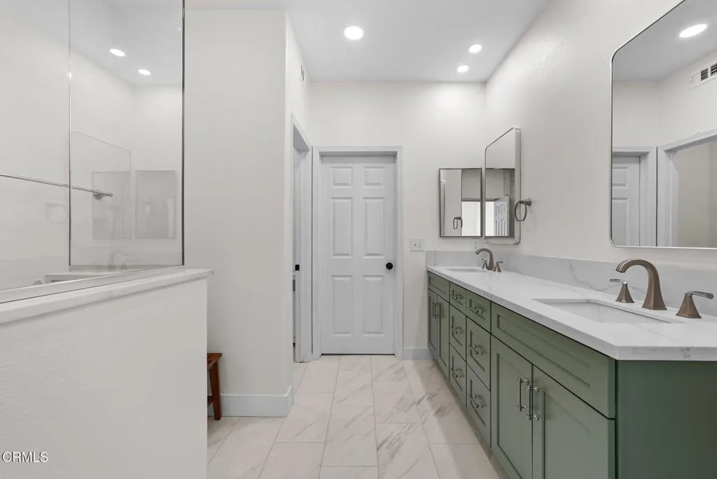 596 Fenwick Way C, Simi Valley, California 93065 home-pic-19