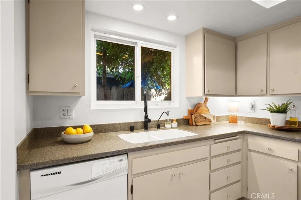 333 W Duarte, Monrovia, California 91016 home-pic-12