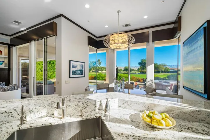 28-web-or-mls-JBLoch235_OPMG_1025_031