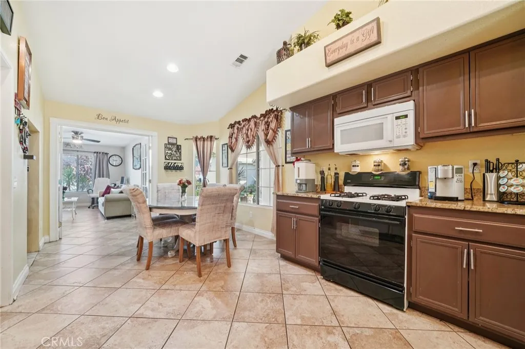 36918 Blanc Court, Winchester, California 92596 home-pic-7