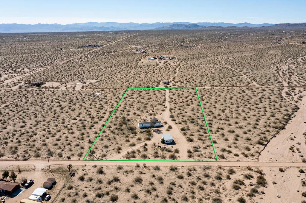 61186 Sespe Street, Landers, California 92285 home-pic-12