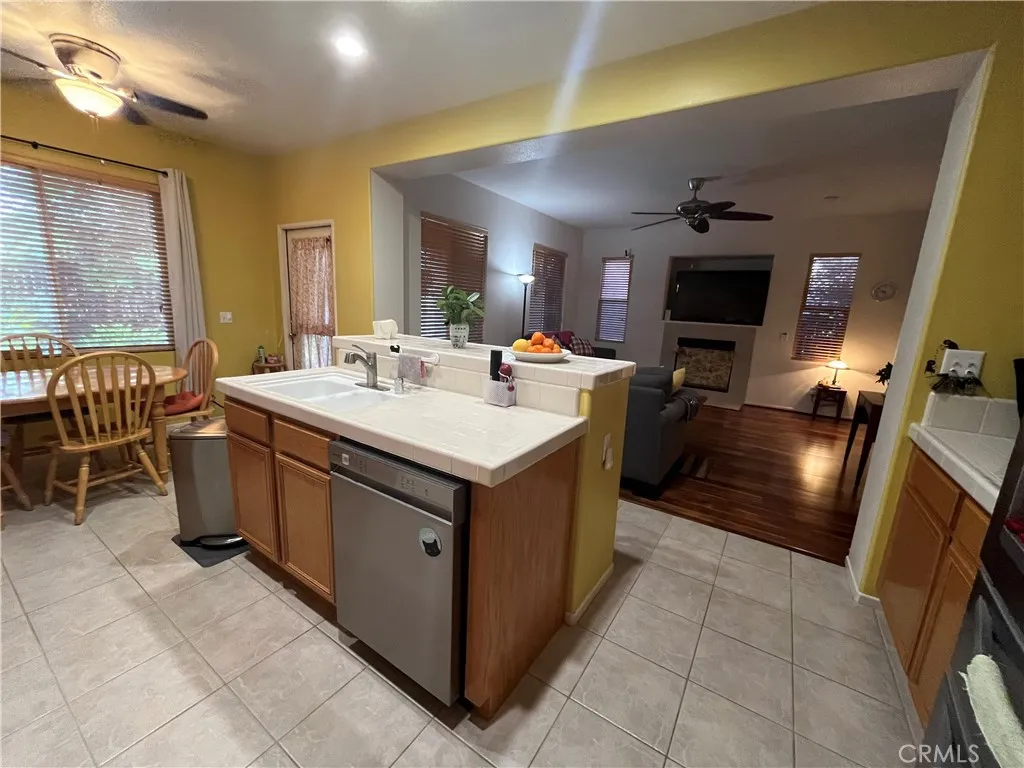 1483 Albillo Loop, Perris, California 92571 home-pic-12