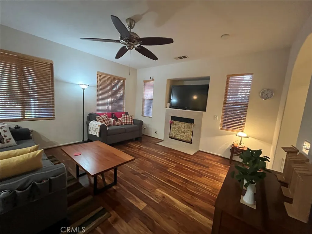 1483 Albillo Loop, Perris, California 92571 home-pic-6