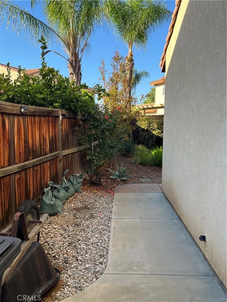 1483 Albillo Loop, Perris, California 92571 home-pic-30