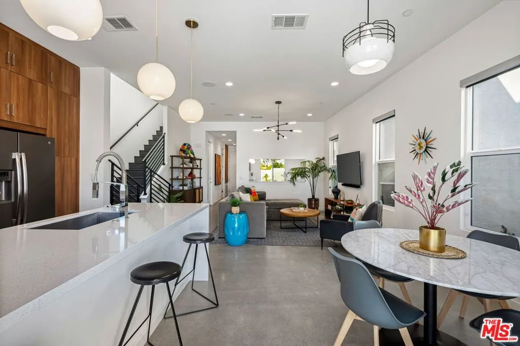 504 Paragon Loop, Palm Springs, California 92262 home-pic-5