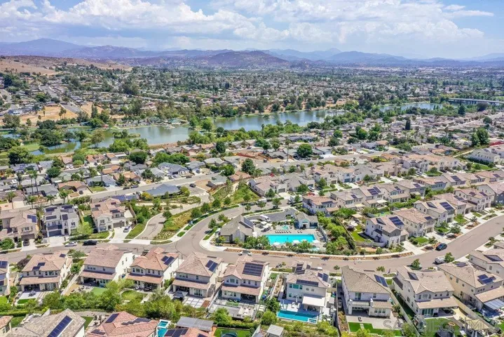 8894 Trailridge Ave, Santee, California 92071