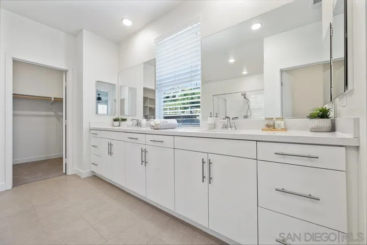 8894 Trailridge Ave, Santee, California 92071