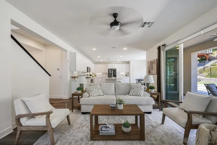 8894 Trailridge Ave, Santee, California 92071