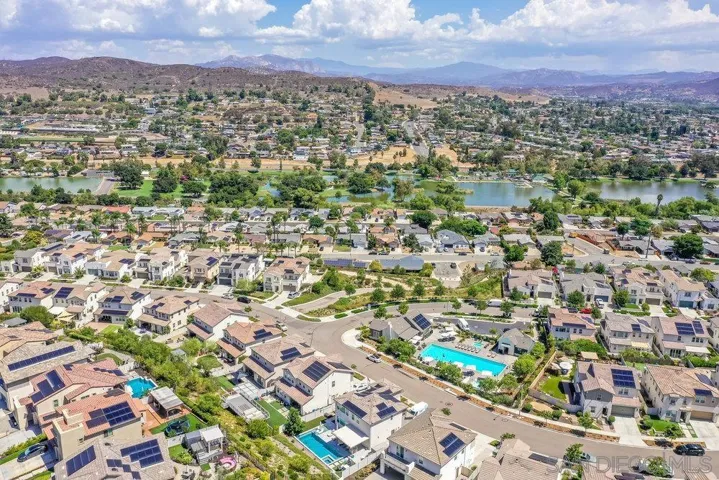8894 Trailridge Ave, Santee, California 92071