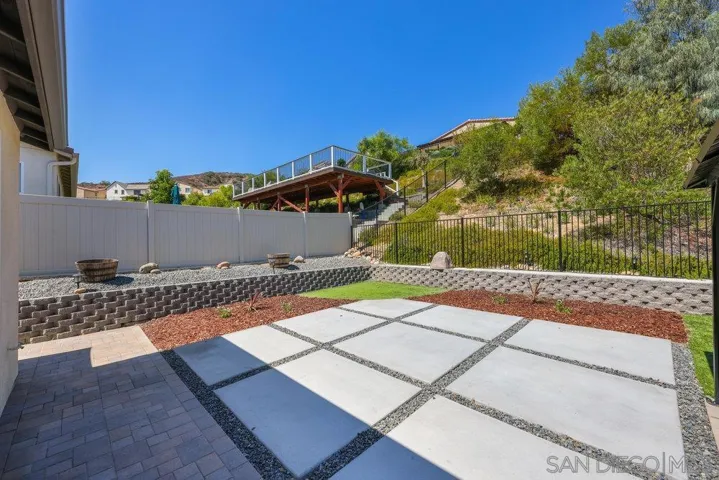 8894 Trailridge Ave, Santee, California 92071